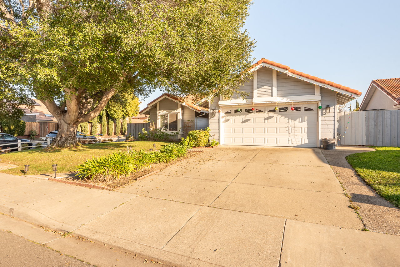 Stunning One level Ponderosa - Large corner lot!