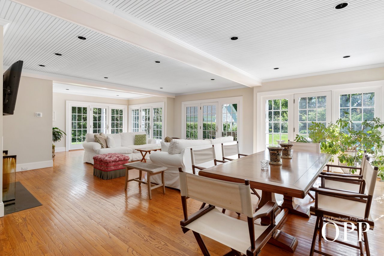 A Classic Residence in the Estate Section