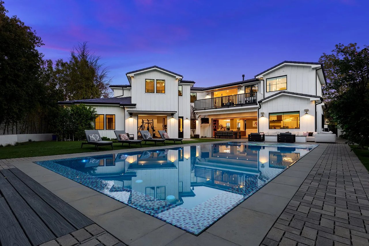17173 Strawberry Dr