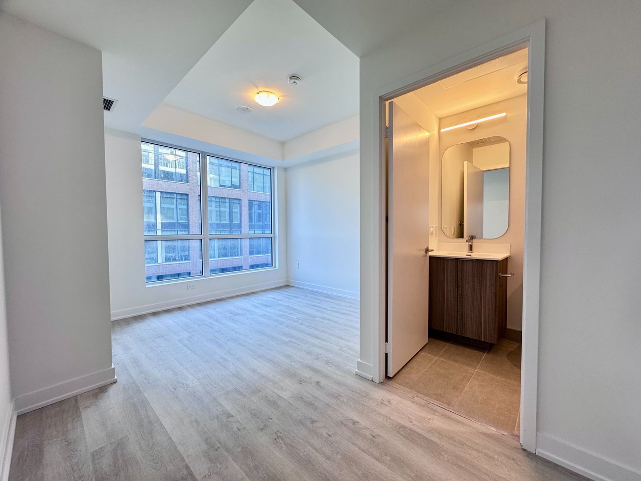 15 Richardson Street 823, Toronto C08 Unit: 823