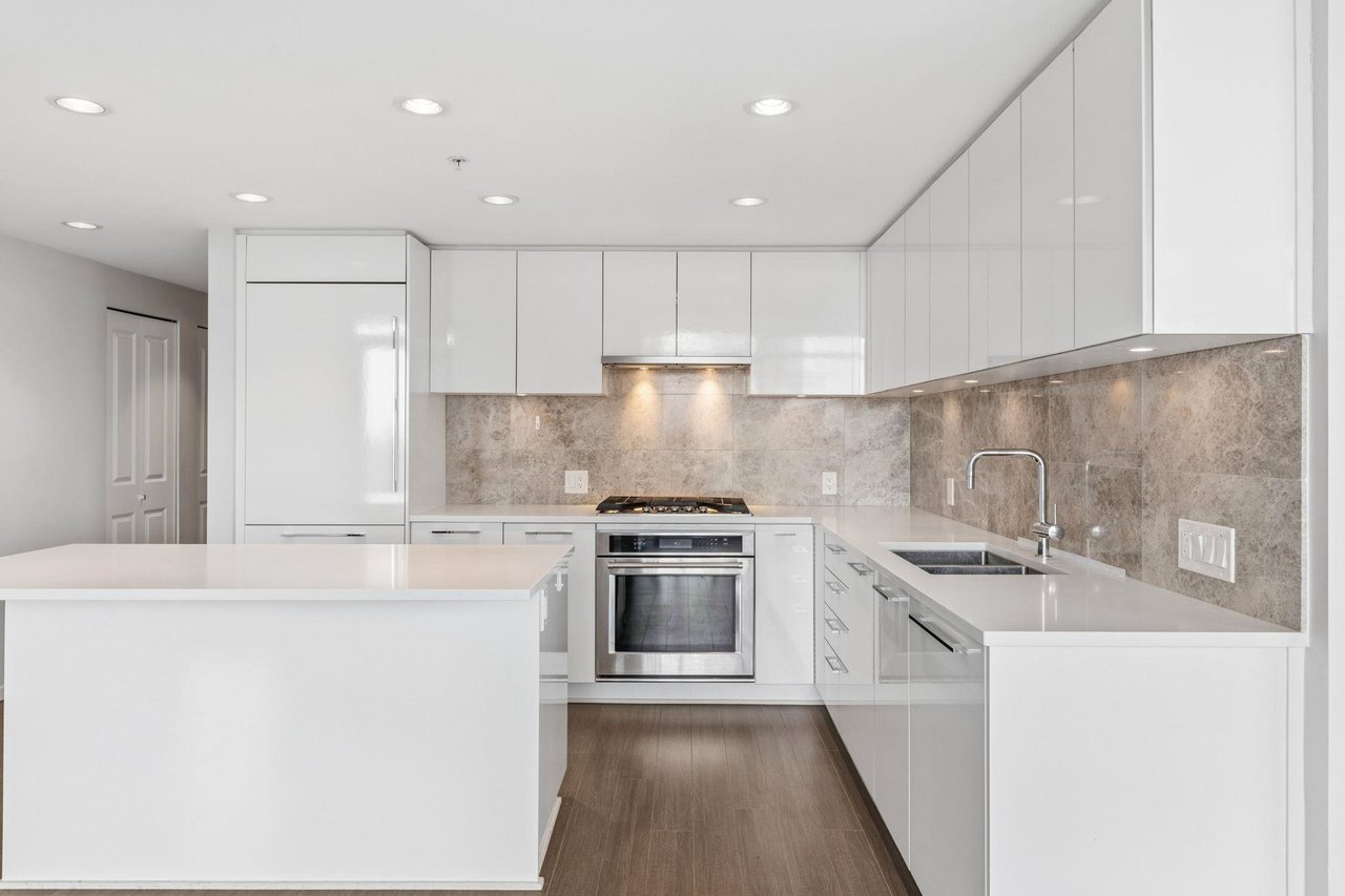 808-6700 Dunblane Ave Unit: 808