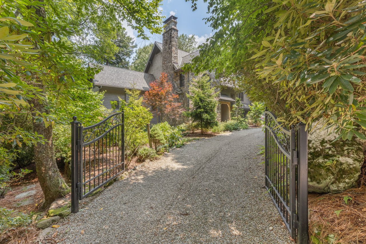 18 Moorewood Circle