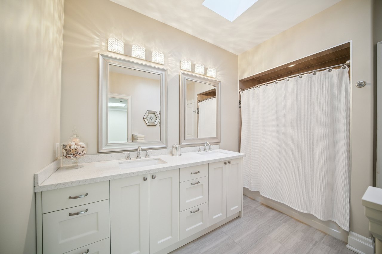 Show-stopping luxury in the heart of Southwest Oakville
