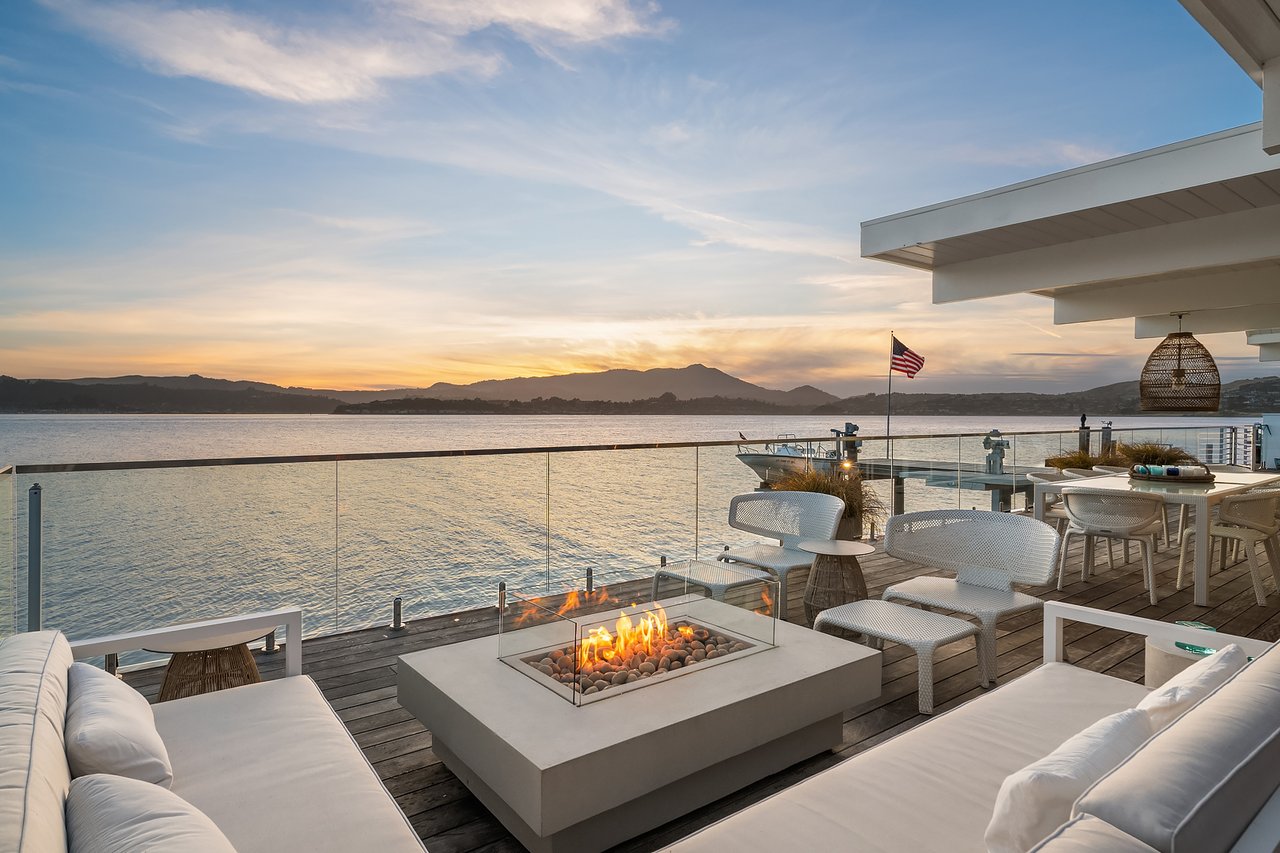 Coastal Chic Waterfront Retreat