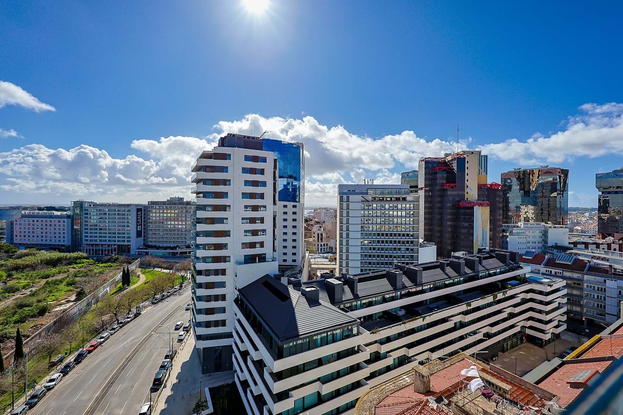 Luxury 3-Bedroom Apartment in Amoreiras with Panoramic Views