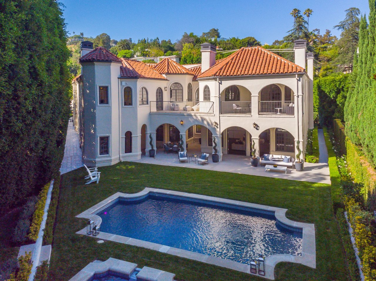 1275 Benedict Canyon Dr