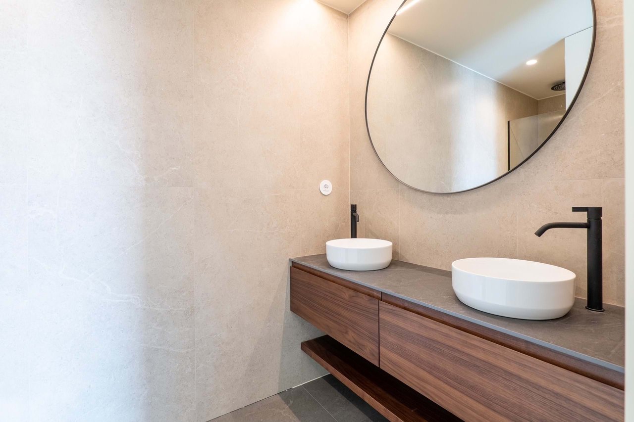 Beachfront Elegance: Modern 2-Bedroom Apartment in Vila do Conde’s Prime Coastal Address