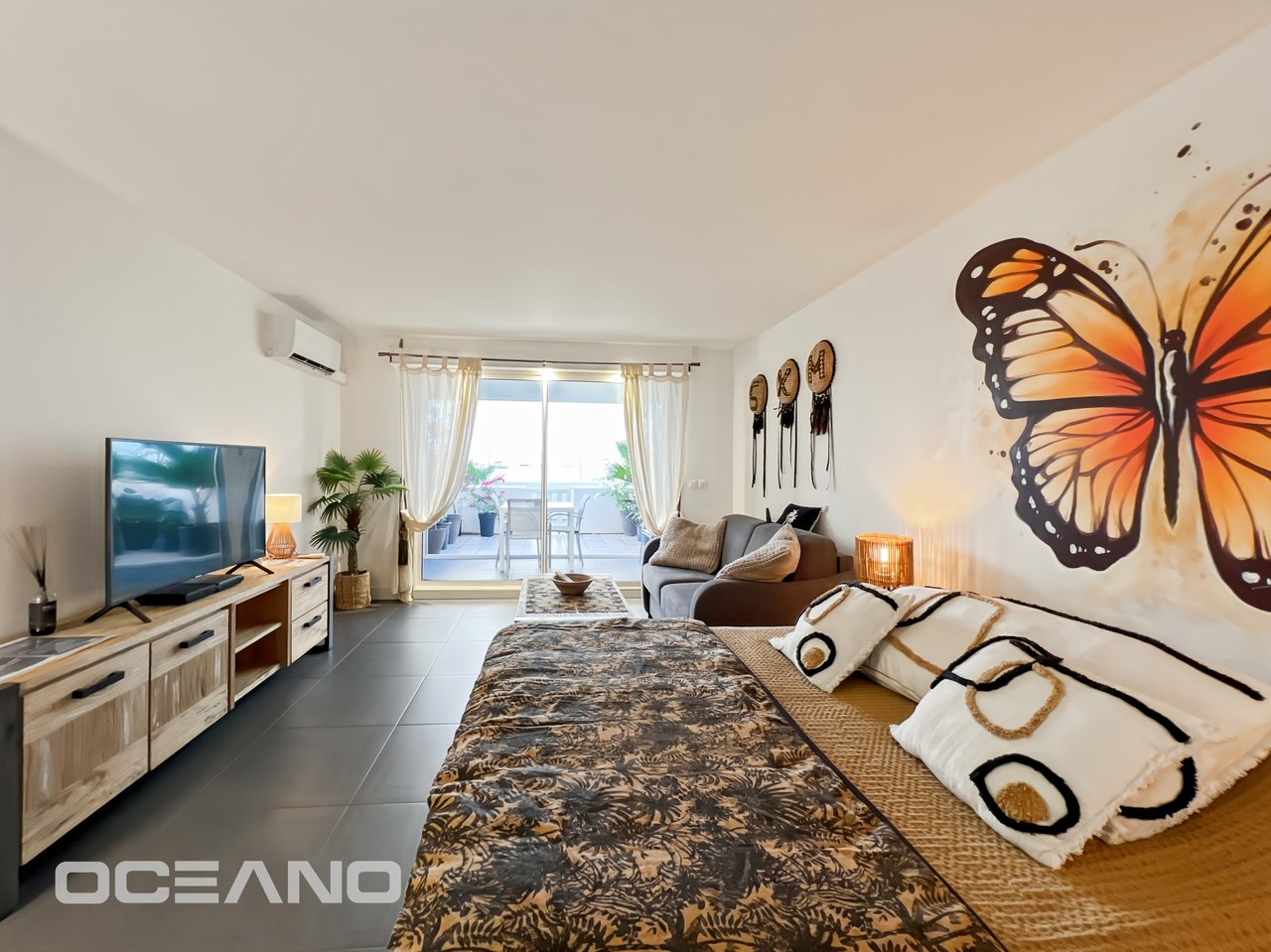 Sea View Apartment with Terrace & Pool