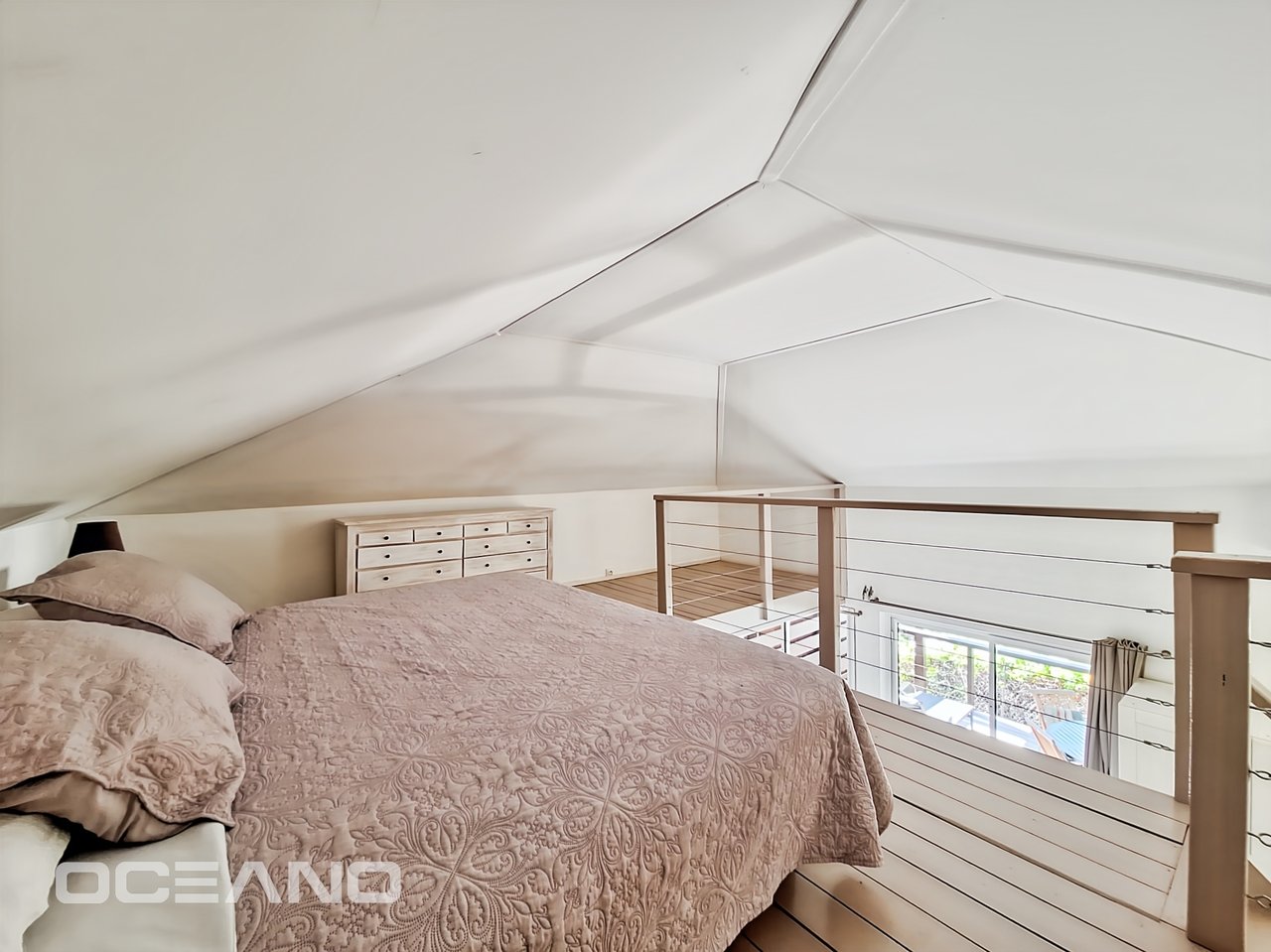 Sea View Mezzanine Studio – Oyster Pond