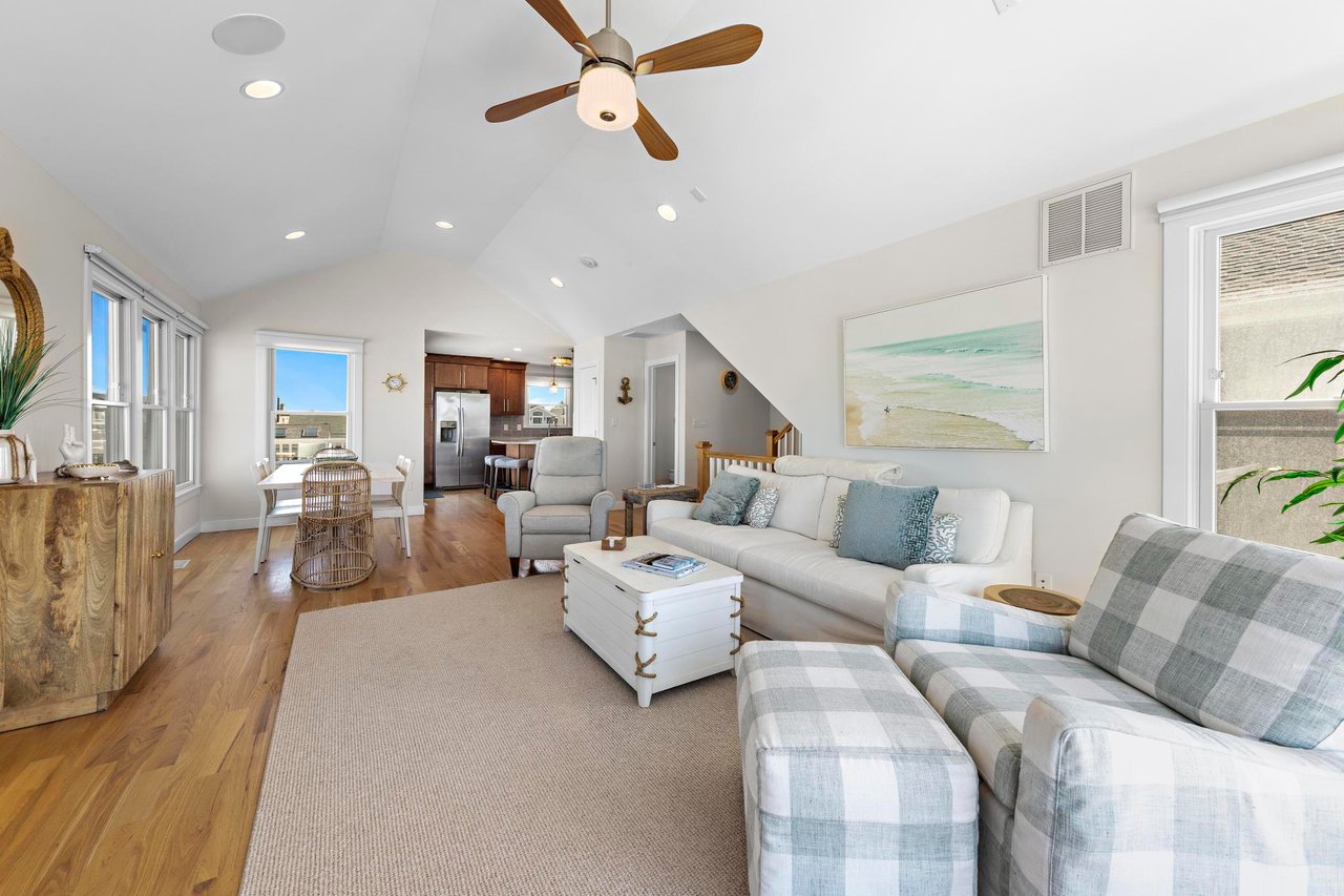 407 B Coral Street 