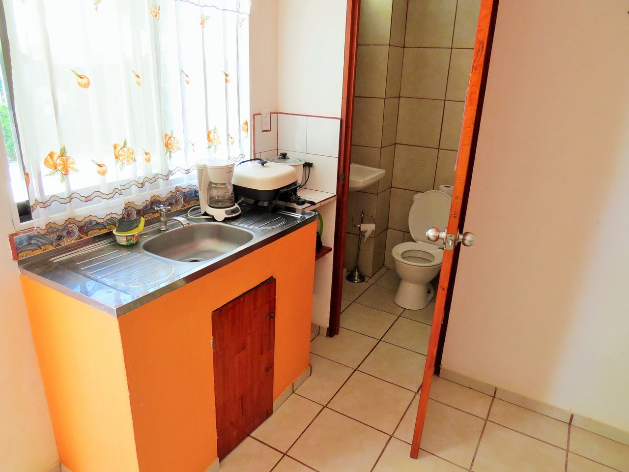Fully equipped 4 Unit Apartment/Hotel complex 70 meters from the entrance to world-famous Marino Ballena National Park