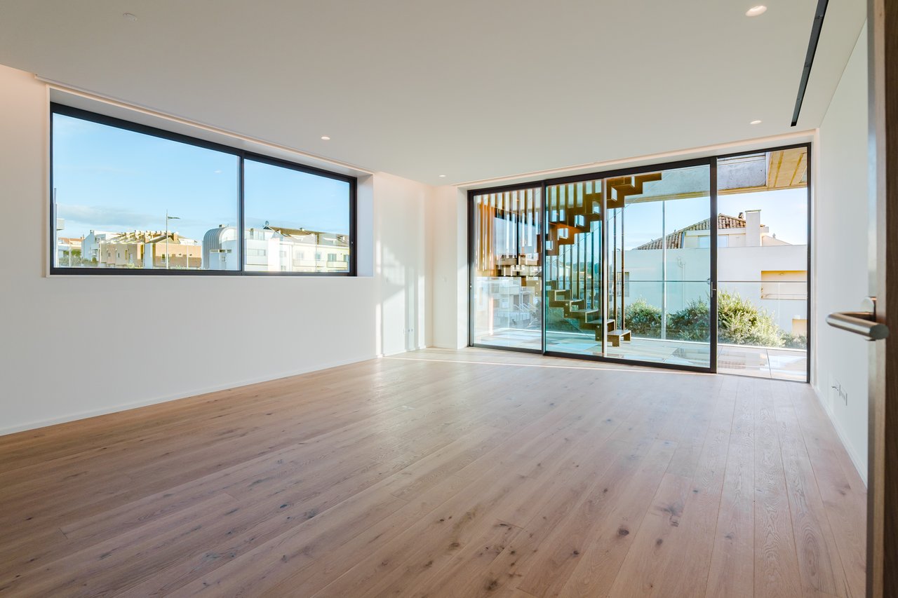 Elegant 3-Bedroom Sea-View Apartment with Large Terrace & Rooftop Pool in Vila Nova de Gaia