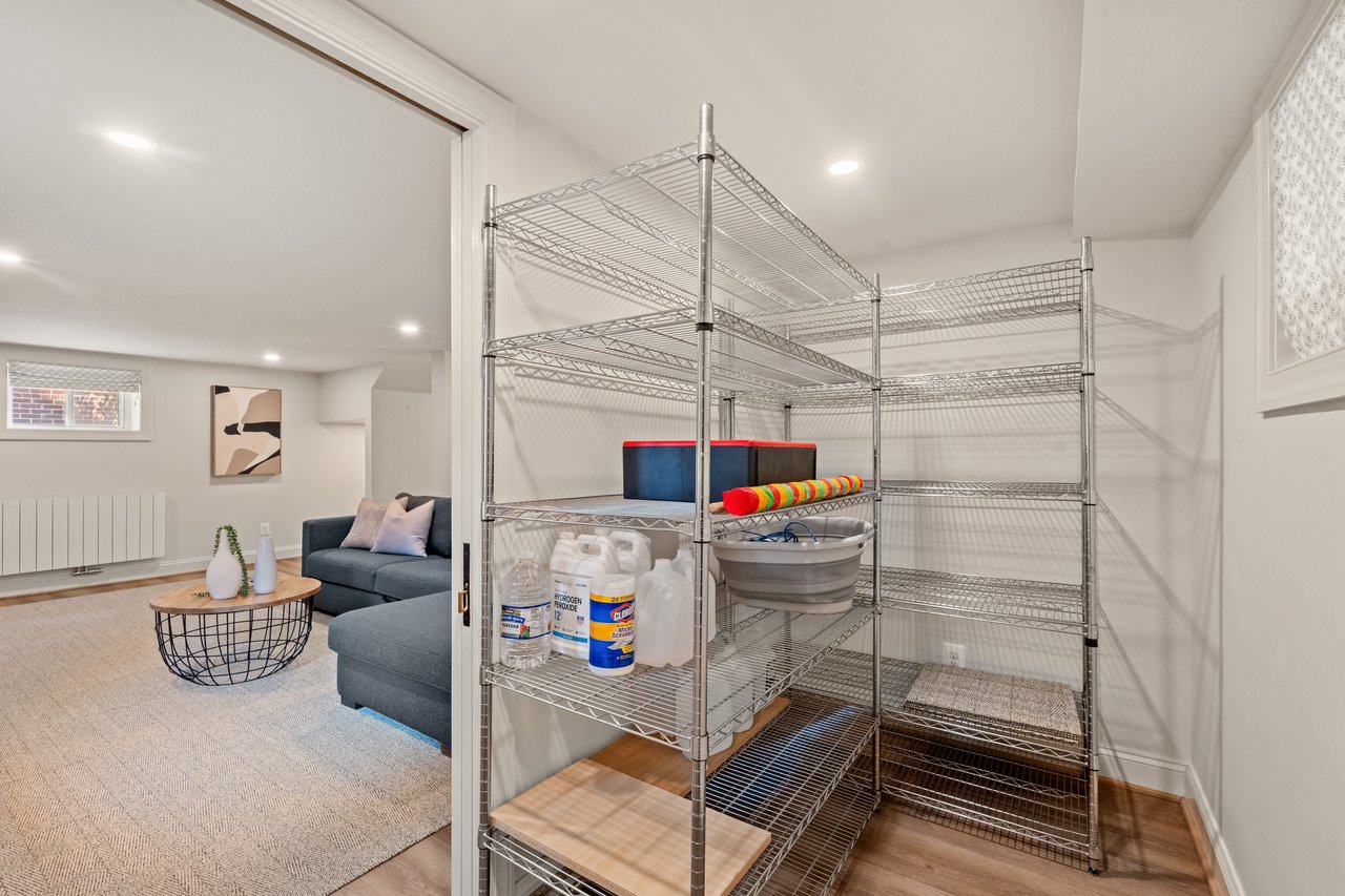 21 W Oak Street