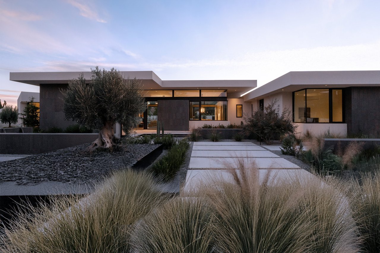 Luxury modern custom home in Paradise Valley Arizona