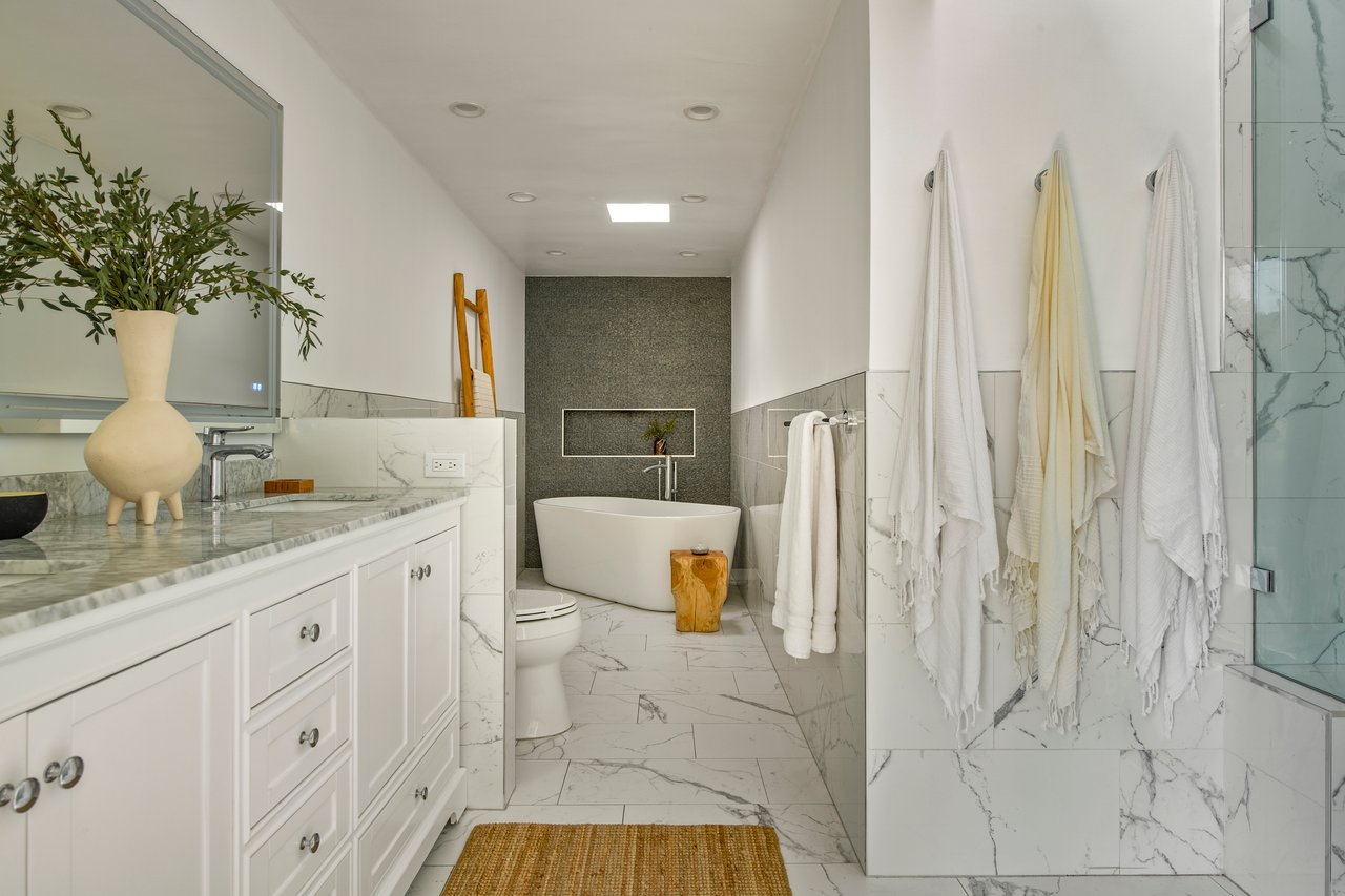 2506 Rinconia Dr, Hollywood Hills
