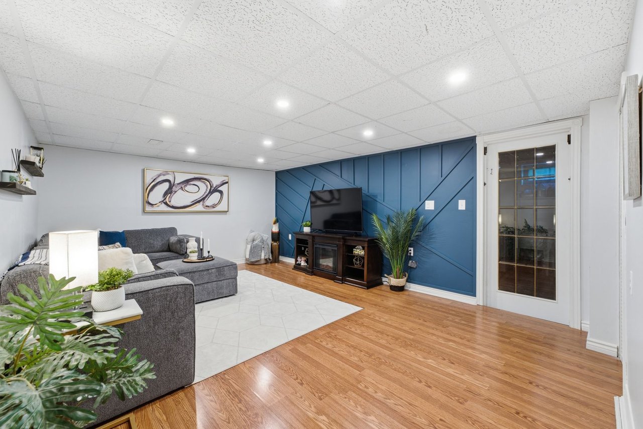 2 Wedgewood Ave