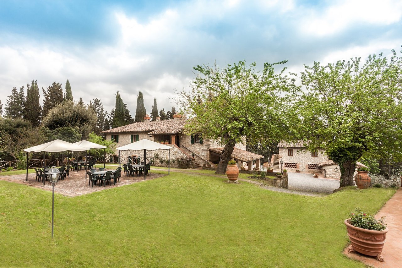 High End Country Villa With Apartments