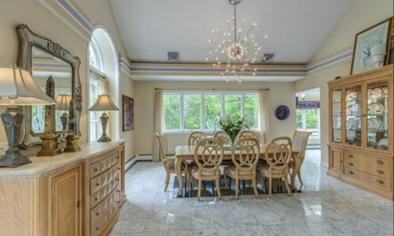 11 North Hill Dr