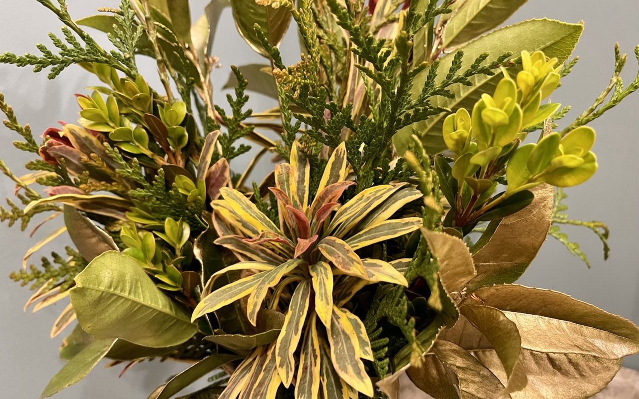 Christmas Joy with Inexpensive Gold Spray Paint?