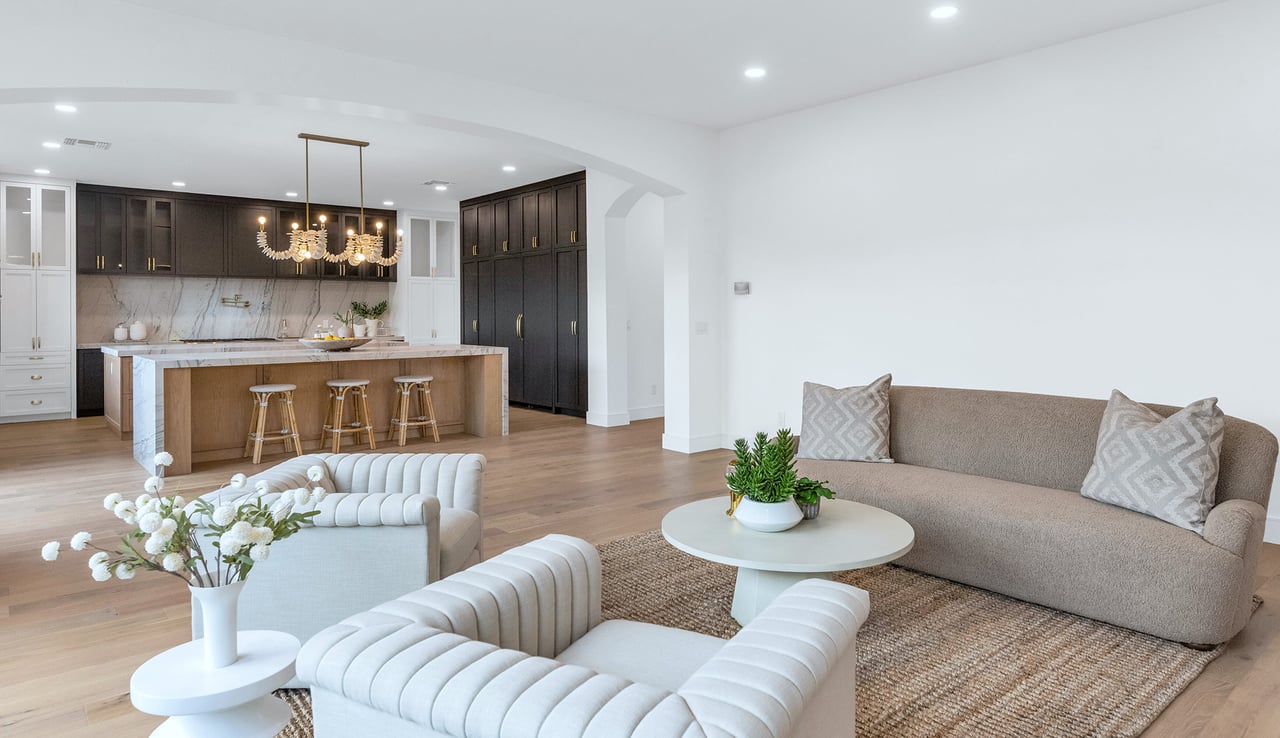 4244 N 45TH Place