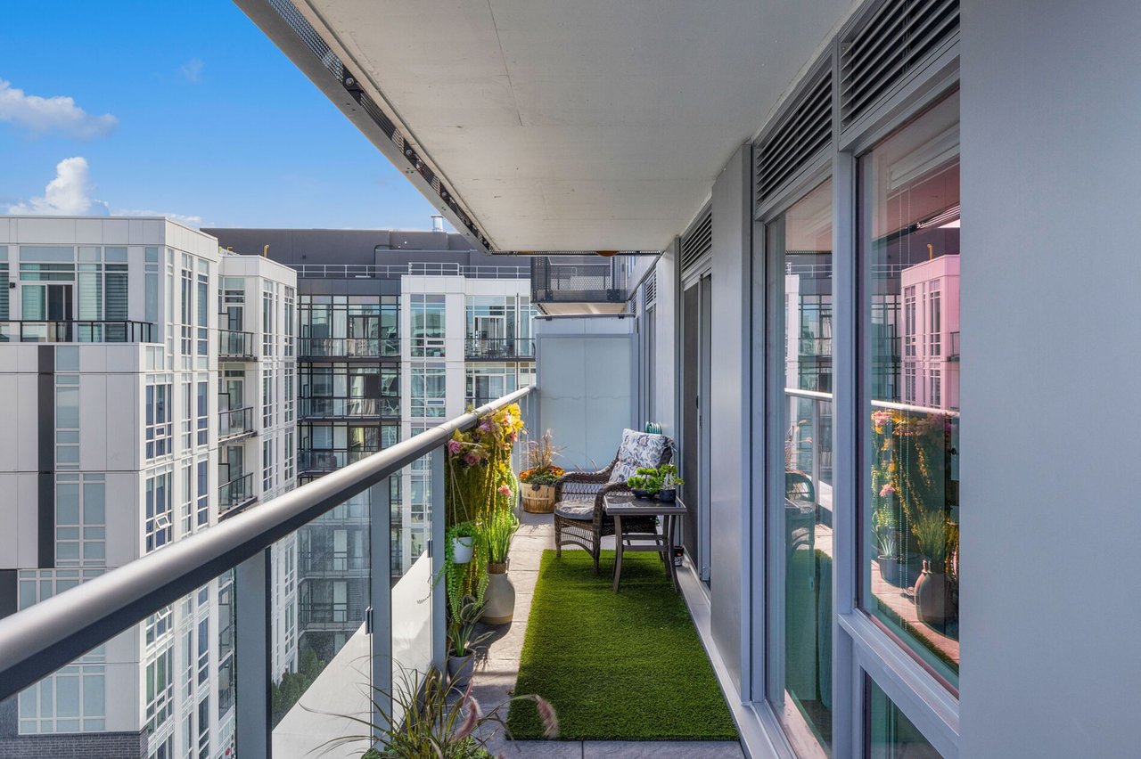 720-2450 Old Bronte Road Unit: 720