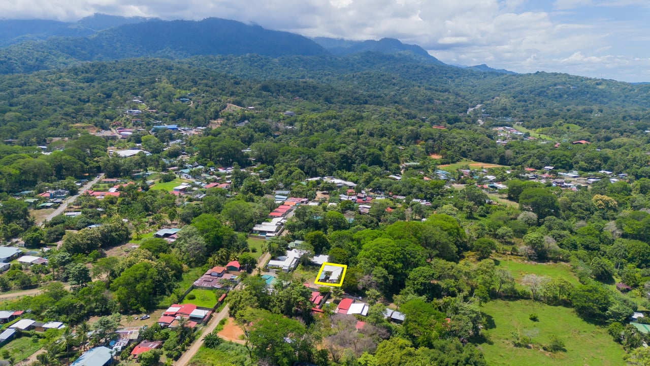 3 Bedroom Stylish Oasis, Close to the Beach and the Uvita River!