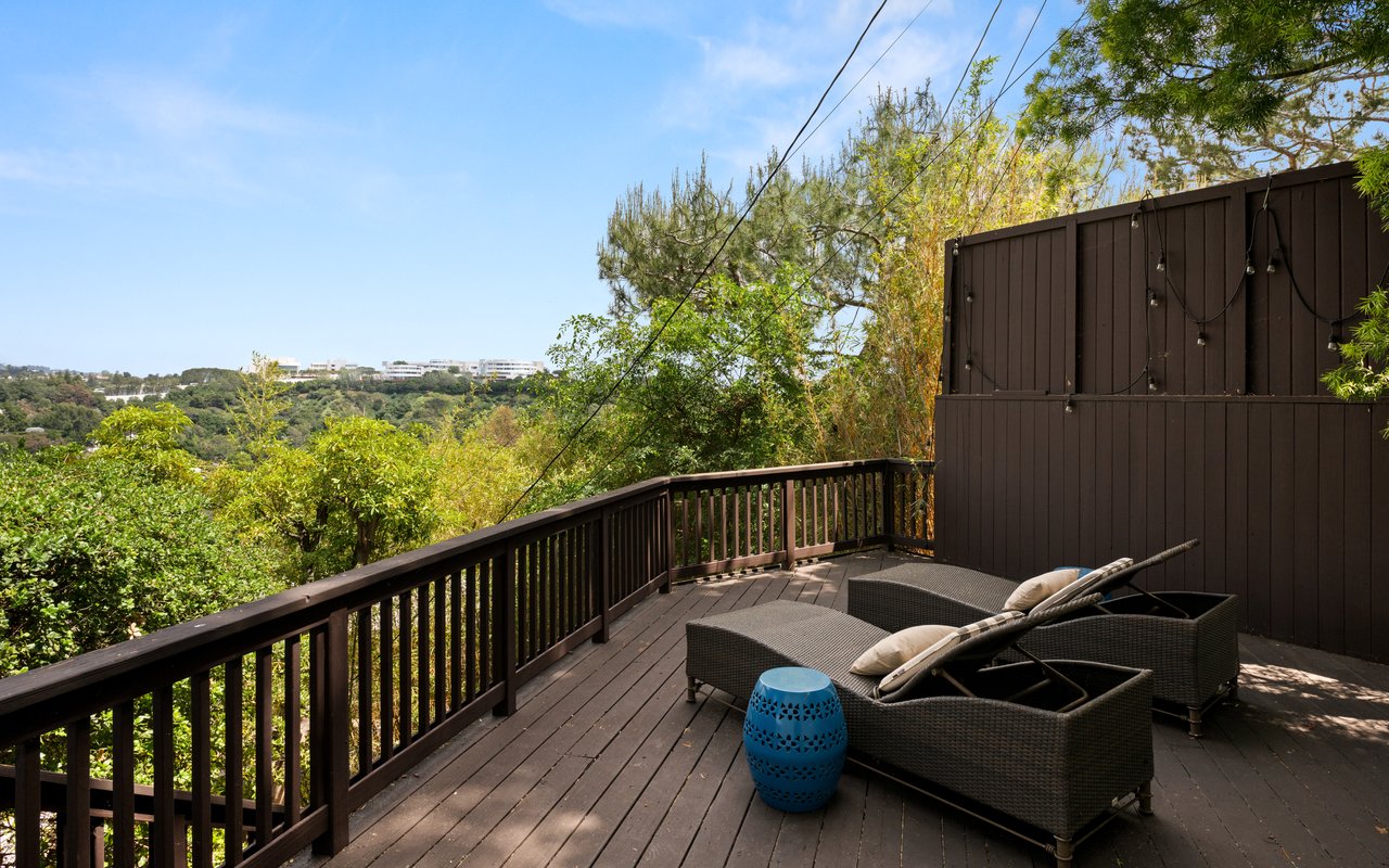 1018 N Tigertail Rd, Brentwood