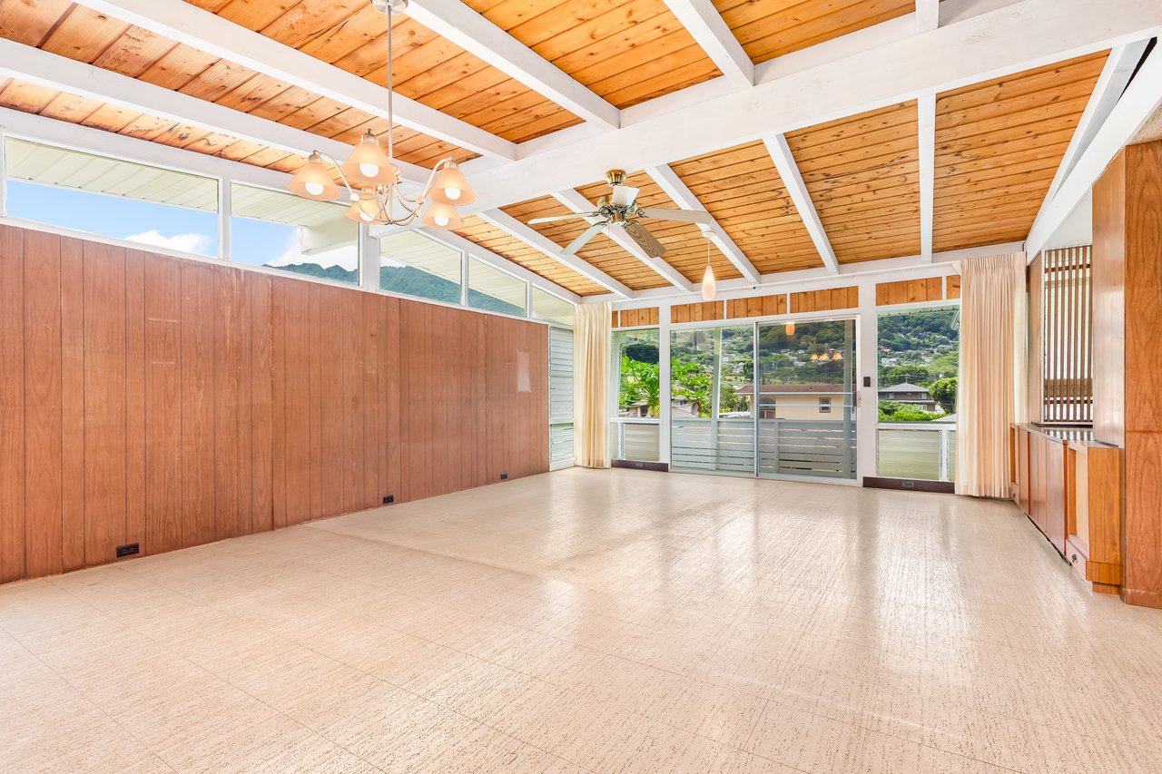 3313 Manoa Road