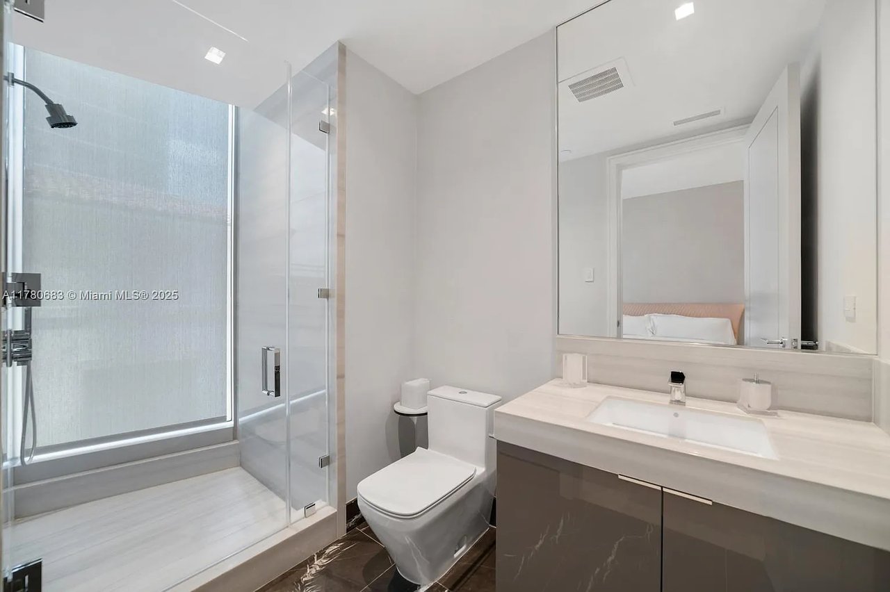 17975 Collins Ave #N701