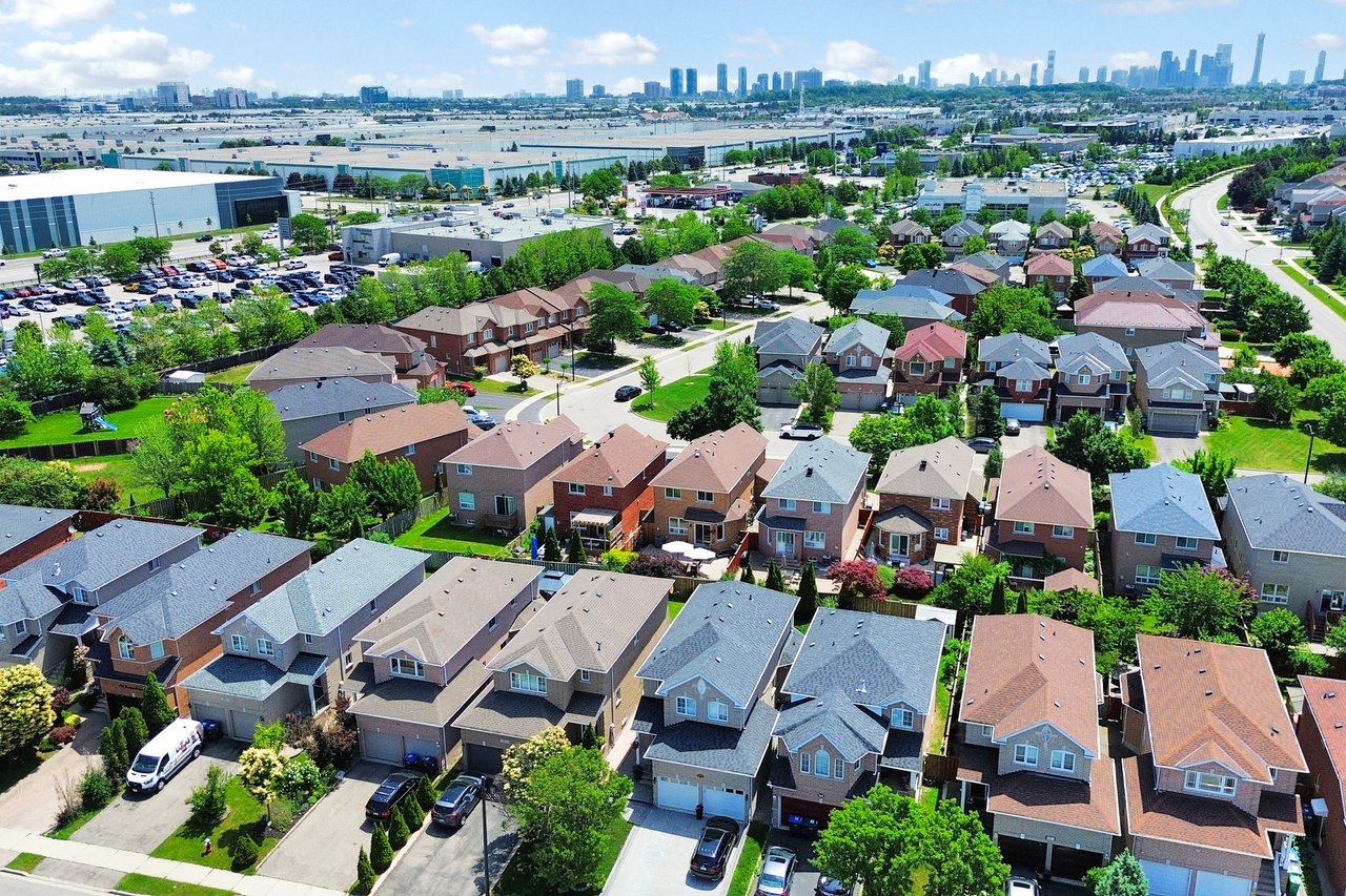 851 Clemens Crescent