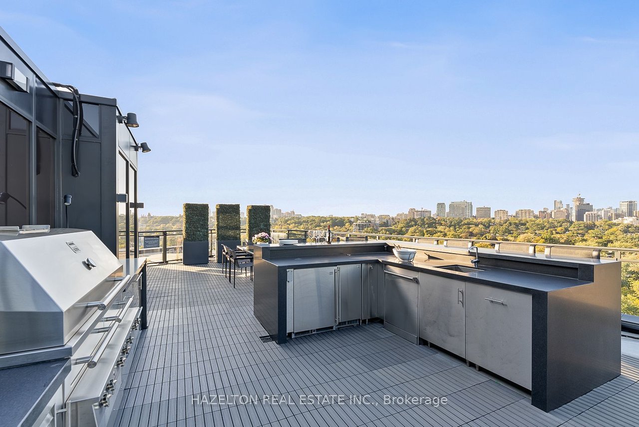 YORKVILLE'S PINACLE OF LUXURY PENTHOUSE