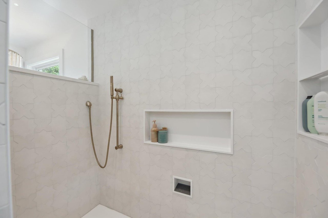 240 AQUAMARINE DRIVE