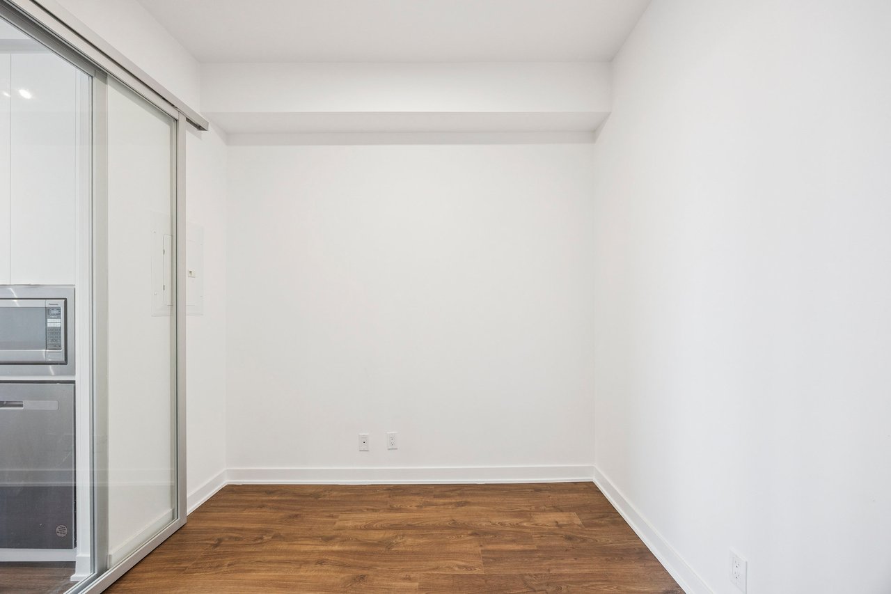 50 Upper Mall Way #2109