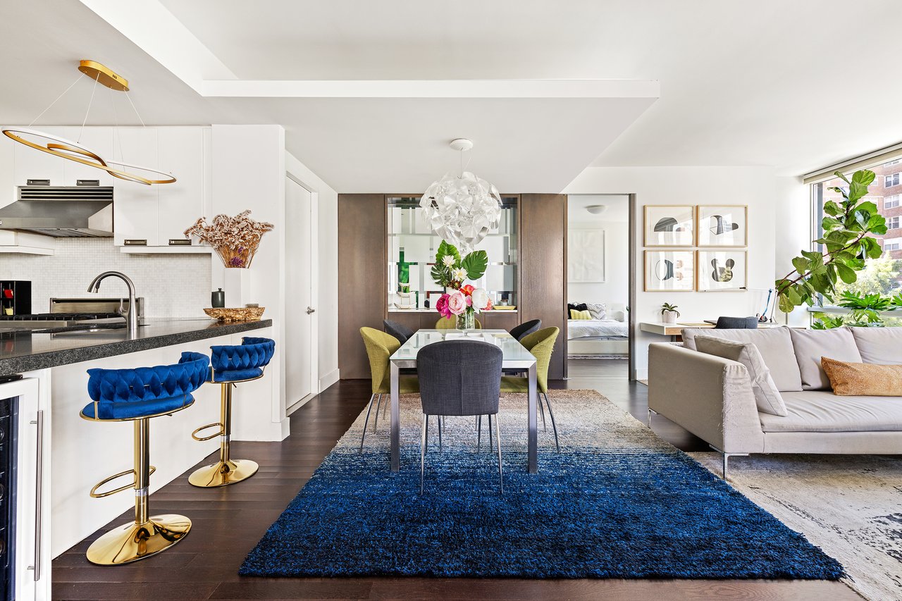 Chic Corner unit in Chelsea