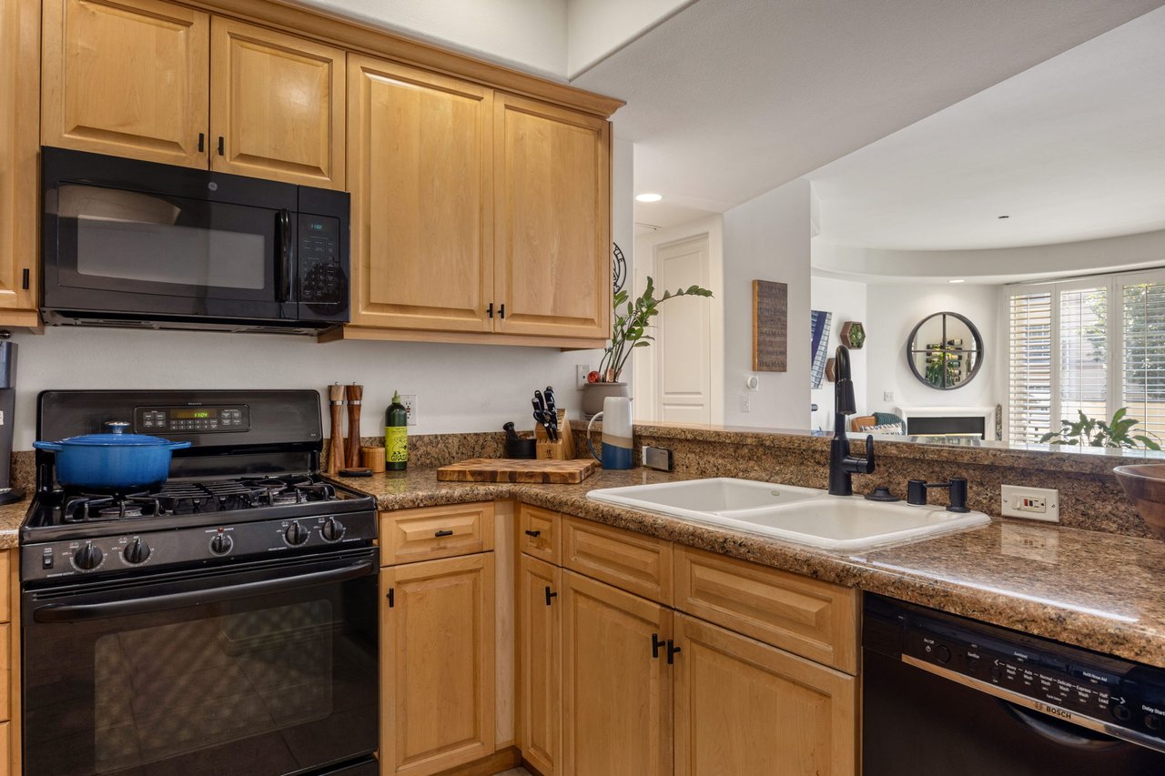 4400 Cartwright Ave Unit: 102, Toluca Lake