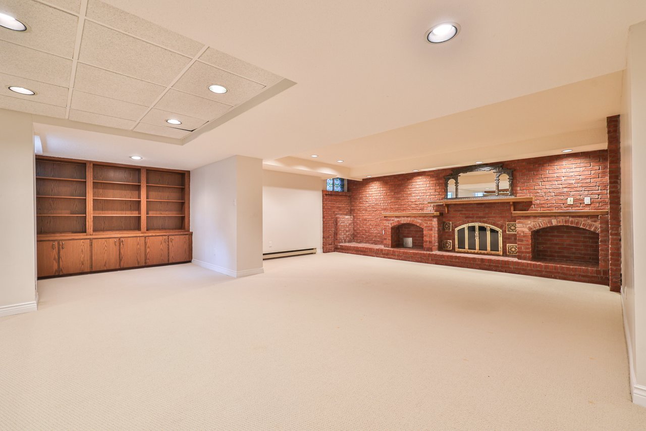 108 Whittington Place, Oakville