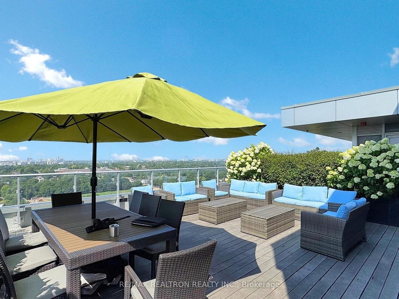 PENTHOUSE ON ENGLINGTON CROSSTOWN LRT