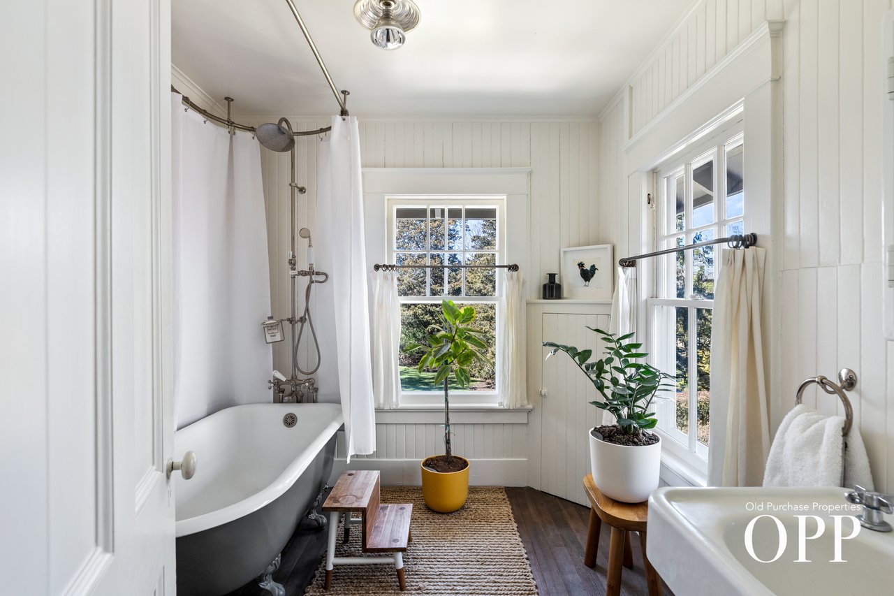 A MOVE-IN READY BELLPORT ORIGINAL