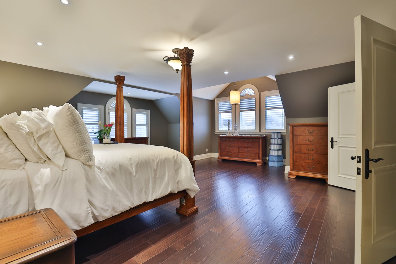 390 Seaton Drive, Oakville