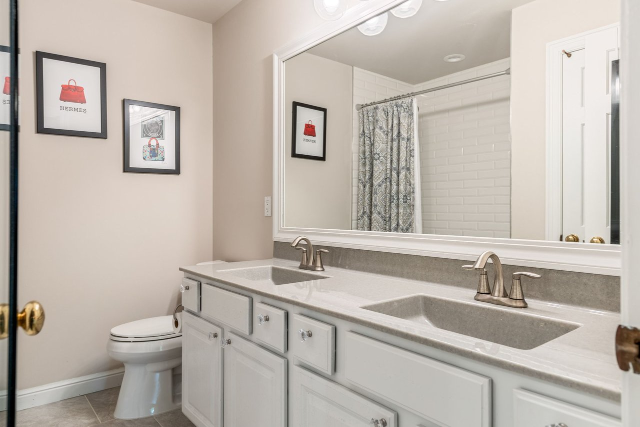 11 Lake Forest Court W