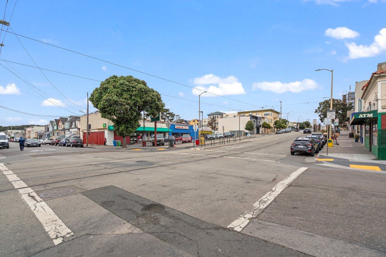 2210 39th Ave