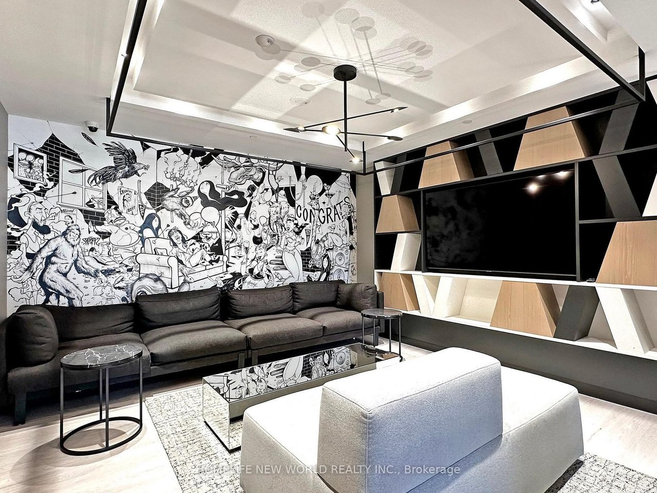 VIBRANT PENTHOUSE IN DOWNTOWN