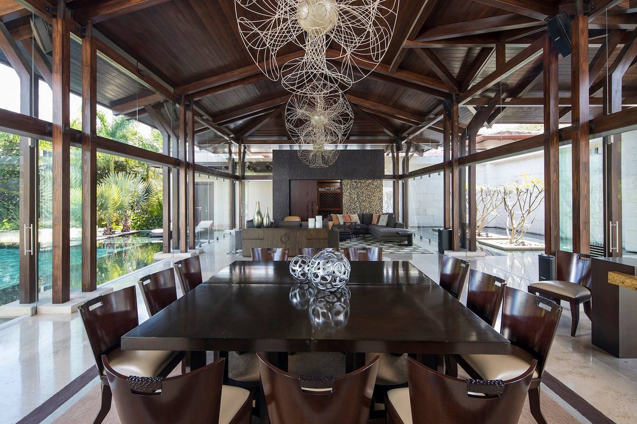 Tropical Single Story Estate, Santa Ana, San Jose