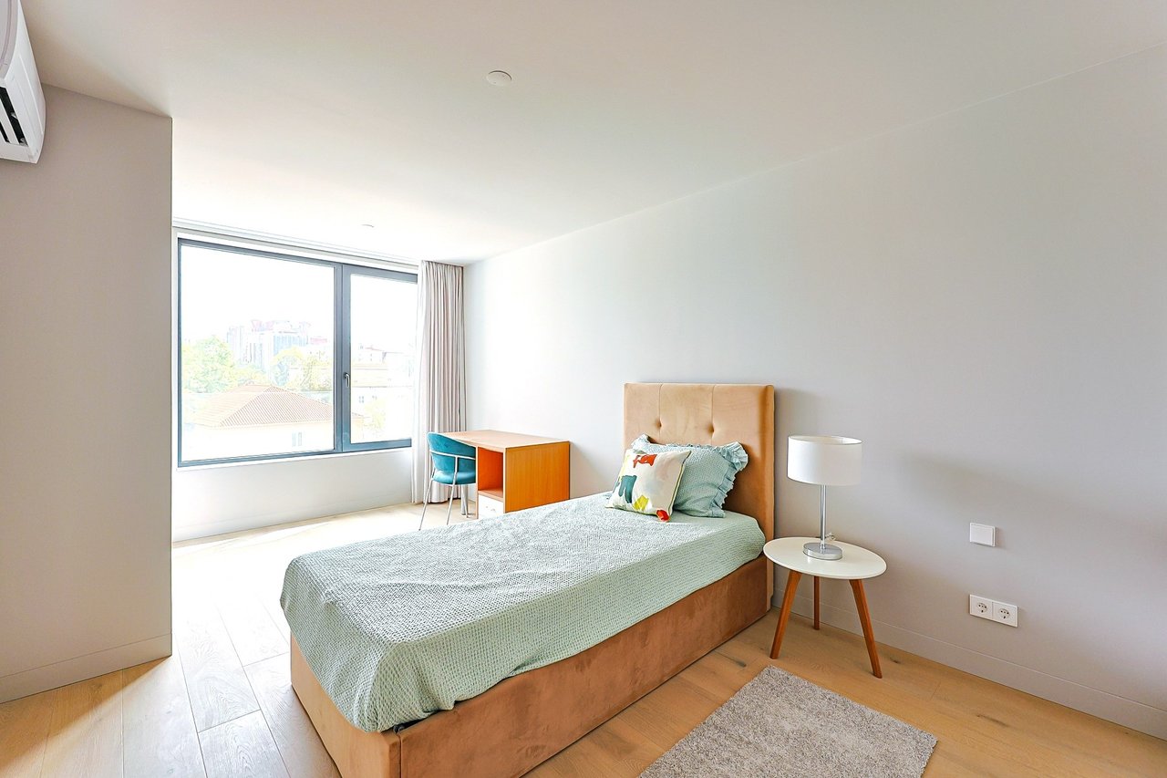 Stylish 2-Bedroom Apartment in the Heart of Lisbon with Exceptional Amenities