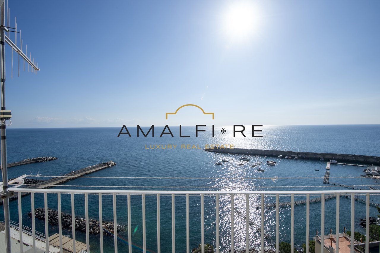 Seafront Apartment in Amalfi Center