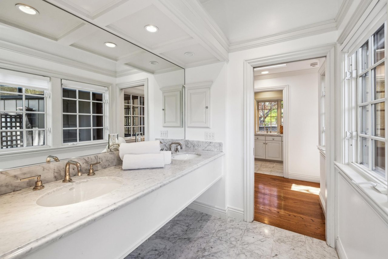138 Bolivar LN