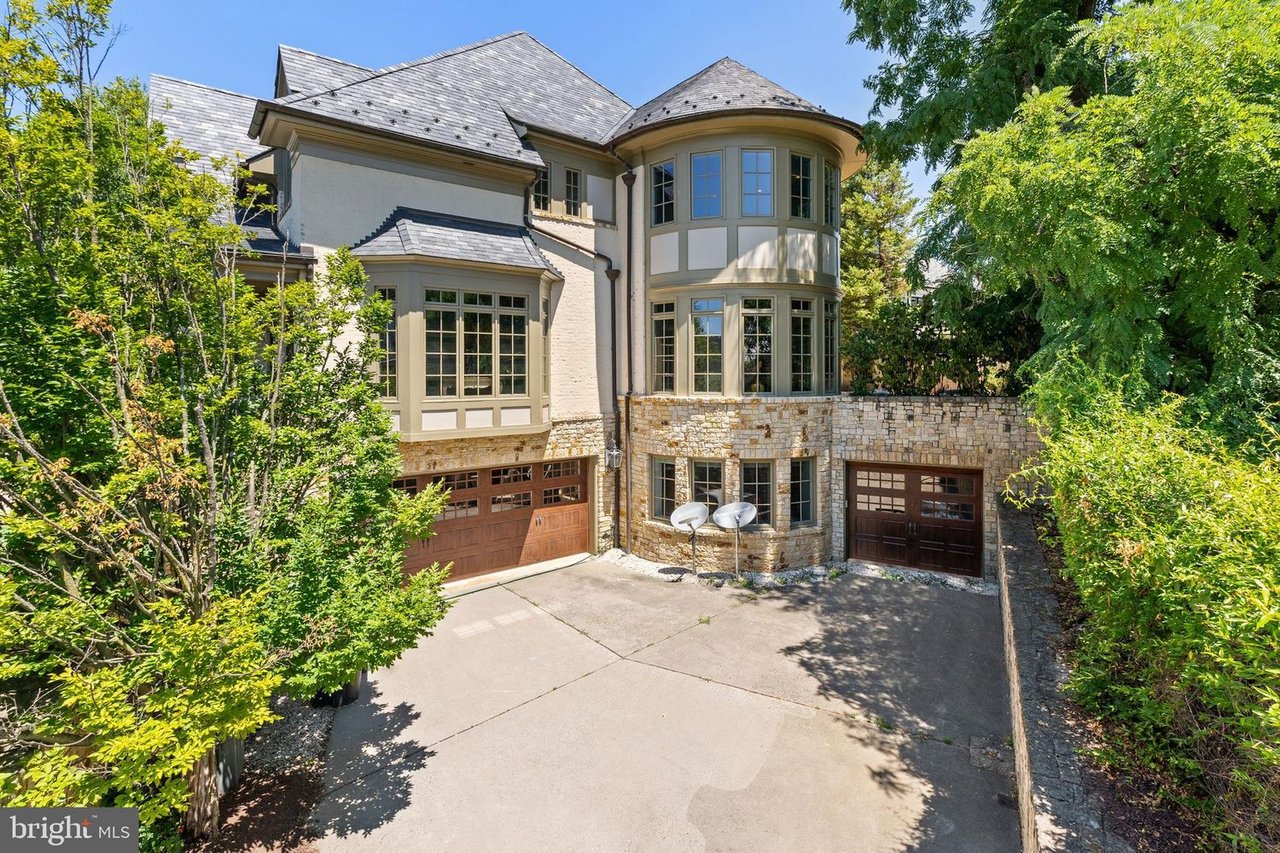 6413 Garnett Dr