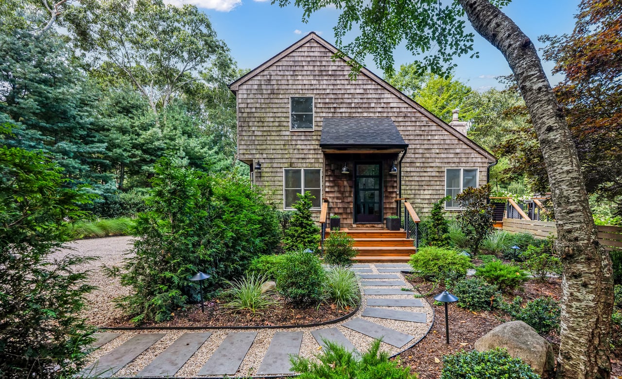 26 Harbor View Dr., East Hampton