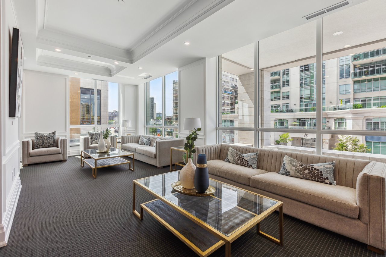 2060 Lakeshore Road 1802