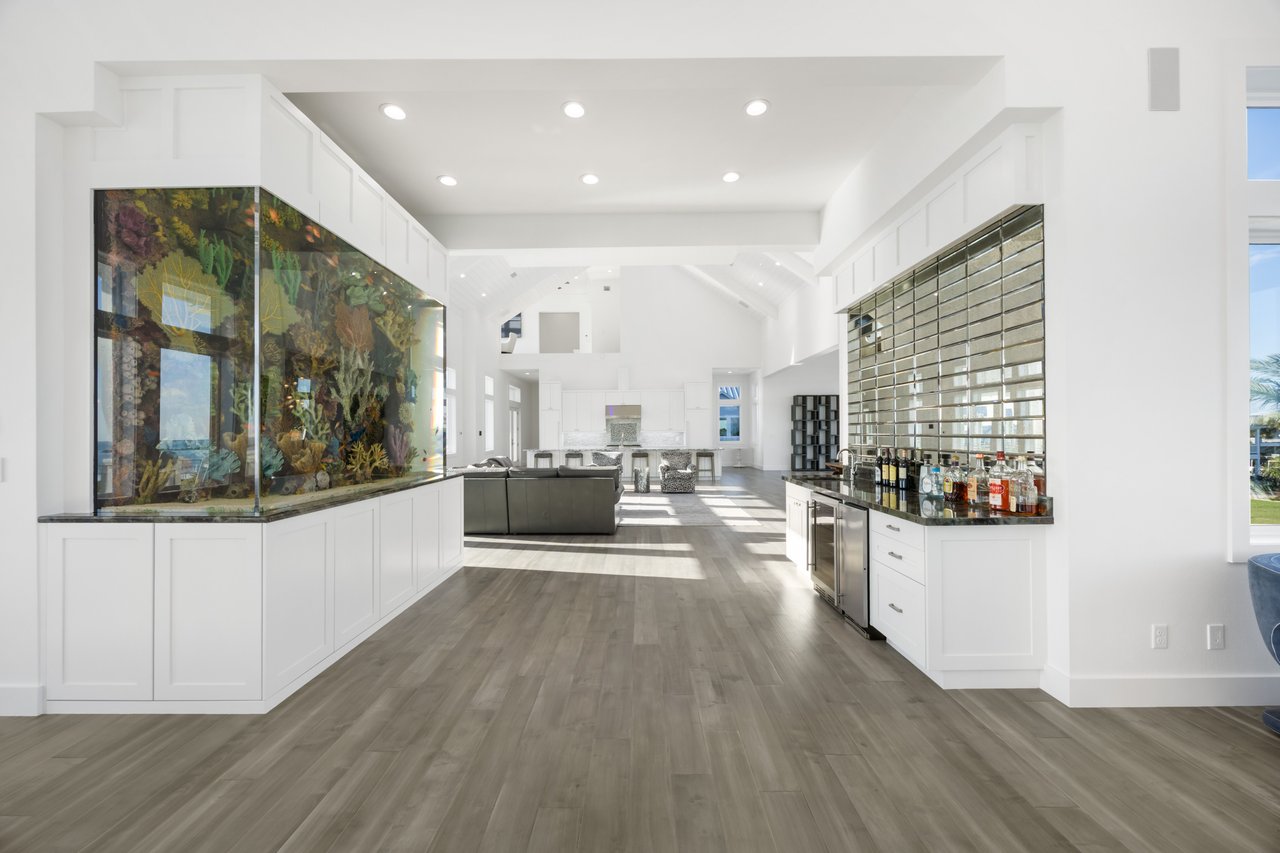 White Label - 305 Estes Drive